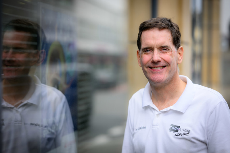 Porträt von Dr. med. Oliver Wüsten